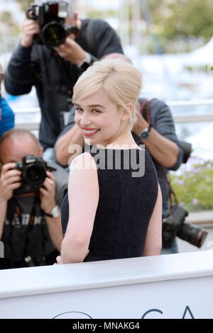 Cannes, Frankreich. 15 Mai, 2018. CANNES, Frankreich - 15. Mai: Schauspielerin Emilia Clarke besucht das Fotoshooting für 'Solo: ein Star Wars Story' während der 71st jährlichen Filmfestspiele von Cannes im Palais des Festivals am 15. Mai 2018 in Cannes, Frankreich Credit: Frederick Injimbert/ZUMA Draht/Alamy leben Nachrichten Stockfoto