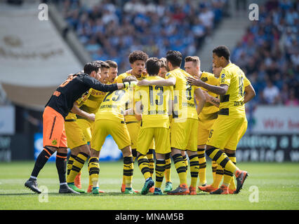 Sinsheim, Deutschland. 12. Mai 2018. Team engagiert, Team, Team, Team, Team Fußball 1. 1. Fussballbundesliga, 34. Spieltag, TSG 1899 Hoffenheim (1899) - Borussia Dortmund (DO) 3:1, am 12.05.2018 in Sinsheim/Deutschland. | Verwendung der weltweiten Kredit: dpa/Alamy leben Nachrichten Stockfoto