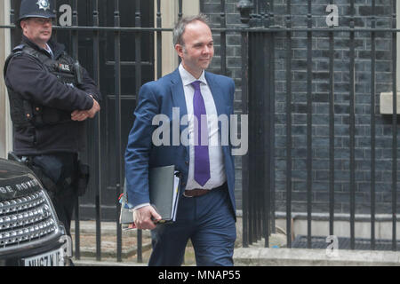 London, Großbritannien. 16. Mai 2018. Gavin barwell Nr. 10 Stabschef Blätter Blätter Downing Street mit dem britischen Premierminister Theresa kann die wöchentliche PMQ Premierminister Fragen an Parlilament Kredit zu besuchen: Amer ghazzal/Alamy leben Nachrichten Stockfoto