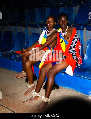 Frauen in traditionellen Kostümen nach Umhlanga aka Reed Dance - 01-09-2013 Lobamba, Swasiland Stockfoto