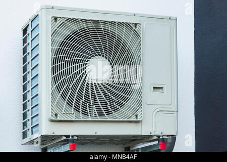Elektrische Dunstabzugshaube Wand isoliert auf weiss Stockfoto, Bild