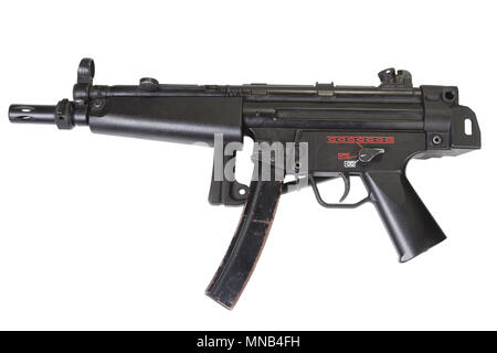 Maschinenpistole MP5 isoliert auf weißem Stockfoto