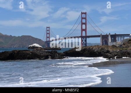 Golden Gate Bridge von Baker Beach, San Francisco gesehen Stockfoto