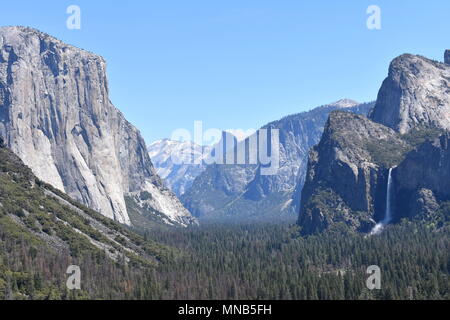 Yosemite Valley von Tunnel, Yosemite National Park, Kalifornien gesehen Stockfoto