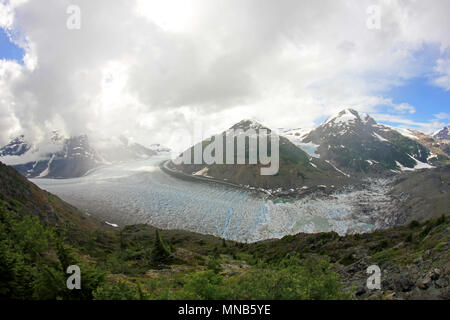 Salmon Gletscher in der Nähe von Hyder, Alaska und Stewart, Kanada, der Gletscher ist rechts auf der kanadischen Seite der booarder in Britisch-Kolumbien Stockfoto