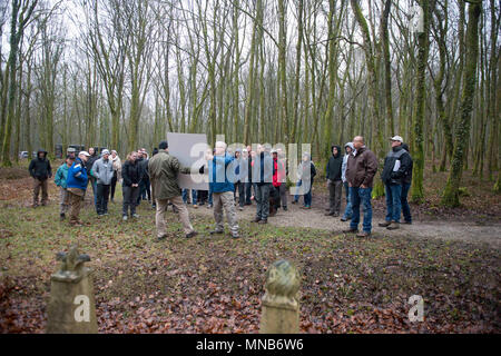 Der Kommandierende General 2018 Spring Company Kommandeure Personal Fahrt dauerte über 12.-14. März und besuchte die historischen Ersten Weltkrieg Schlachtfelder um Lüttich, Belgien und Verdun, Frankreich. Die Mission der Mitarbeiter Fahrt war Unteroffiziere ausgewählt zu bieten eine professionelle Möglichkeit zur Weiterentwicklung von Senior Officer mentoring hervorgehoben wurde. Während das Personal Fahrt konnten die Teilnehmer die Terrain der tatsächlichen Schlachtfelder zu Fuß zu diskutieren und taktische Entscheidungsfindung und der Entwicklung dieser Taktik untersuchen, wie der Krieg voran. Teilnehmer analysiert auch die amerikanische Expedi Stockfoto