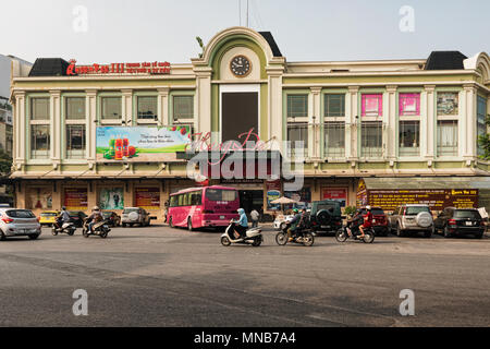 Hanoi, Vietnam - Oktober 27, 2017: Blick auf die Vorderseite des wunderbaren Hotel und Spa im alten Viertel von Hanoi entfernt. Stockfoto