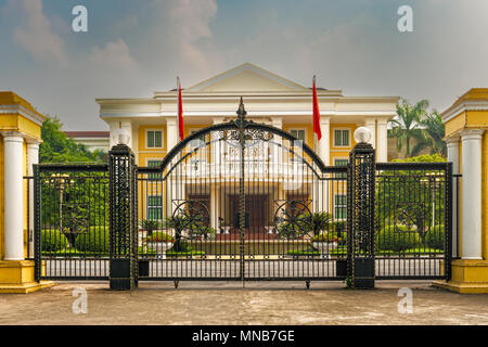 Hanoi, Vietnam - 27. Oktober 2017: bewachten Gebäude der Regierung in Hanoi, Vietnam. Stockfoto