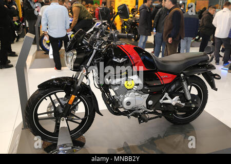 ISTANBUL, Türkei - 25. FEBRUAR 2018: Bajaj V15 auf der Motorrad Messe in Istanbul Istanbul Stockfoto