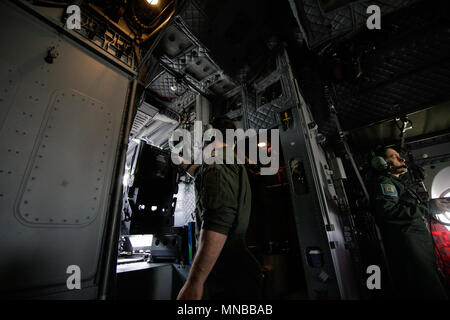 MIHAIL KOGALNICENU, Rumänien - 27. April: Alenia C 2-27 J Spartan Militärflugzeuge Besatzungsmitglied, Freitag, 27. April 2018, in Mihail Kogalniceanu Air Base Stockfoto