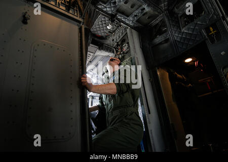MIHAIL KOGALNICENU, Rumänien - 27. April: Alenia C 2-27 J Spartan Militärflugzeuge Besatzungsmitglied, Freitag, 27. April 2018, in Mihail Kogalniceanu Air Base Stockfoto