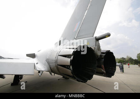 MIHAIL KOGALNICENU, Rumänien - 27. APRIL Royal Air Force Eurofighter Typhoon Kampfjets der Presse vorgestellt, an der Mihail Kogalniceanu Air Base Stockfoto