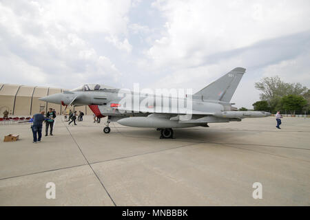 MIHAIL KOGALNICENU, Rumänien - 27. APRIL Royal Air Force Eurofighter Typhoon Kampfjets der Presse vorgestellt, an der Mihail Kogalniceanu Air Base Stockfoto