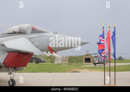 MIHAIL KOGALNICENU, Rumänien - 27. APRIL Royal Air Force Eurofighter Typhoon Kampfjets der Presse vorgestellt, an der Mihail Kogalniceanu militärische Stockfoto