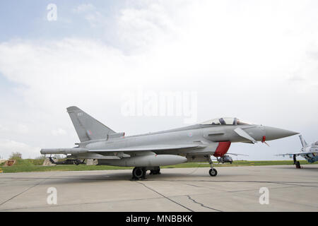 MIHAIL KOGALNICENU, Rumänien - 27. APRIL Royal Air Force Eurofighter Typhoon Kampfjets der Presse vorgestellt, an der Mihail Kogalniceanu base Stockfoto