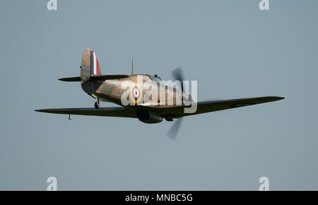 Hawker Hurricane P 3717 Überlebende der Schlacht von Großbritannien fliegen an shuttleworth Saison Premiere feiern das hundertjährige Jubiläum der Royal Air Force Stockfoto