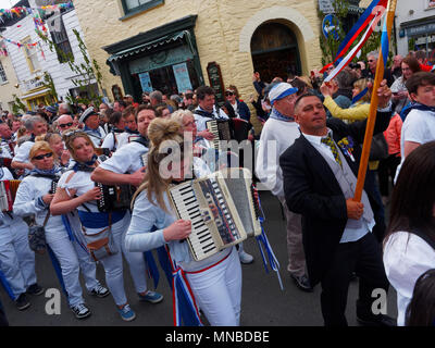 Mai Feier zum Tag der traditionellen Cornwall UK Robert Taylor/Alamy Leben Nachrichten. Newquay, Cornwall, England. Stockfoto