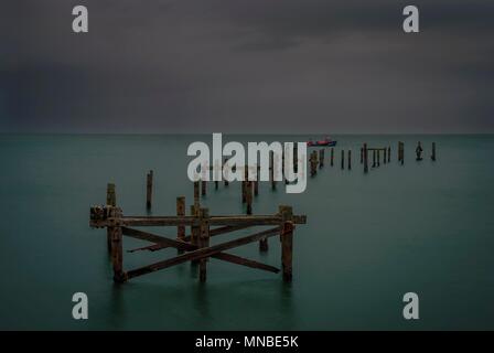 Die Reste der alten Pier in Swanage, Dorset, Großbritannien Stockfoto