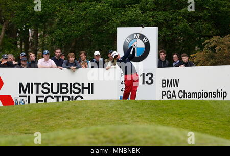 Miguel Angel Jimenez Antrieb am 13. T-Stück in der dritten Runde am dritten Tag der BMW PGA Championship European Tour bei Wentworth Golf Club. 23. Mai 2015 Stockfoto