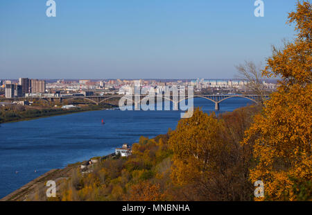 Blick auf Molitovka Brücke in Nischni Nowgorod Stockfoto