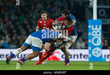 England's Courtney Lawes (Lock) wird während der QBE-Länderspiel zwischen England und Samoa in Twickenham Stadium gebracht. London, England. 22. November 2014 Stockfoto