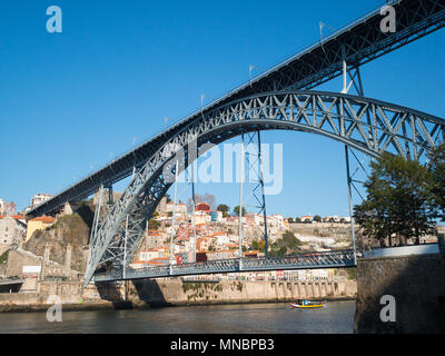 Don Luis Brücke über den Fluss Douro Stockfoto