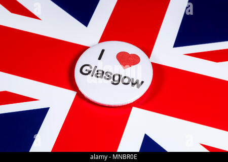 LONDON, UK, 27. APRIL 2018: Ein ich liebe Glasgow Abzeichen abgebildet über die britische Flagge, am 27. April 2018. Stockfoto