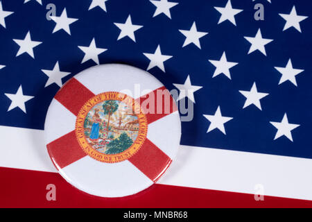 LONDON, UK, 27. April 2018: Das Symbol des Staates Florida, dargestellt über die Flagge der Vereinigten Staaten von Amerika, am 27. April 2018. Stockfoto