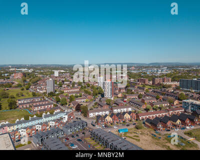 Antenne Häuser Wohn- britische England Drone Oben anzeigen Summer Blue Sky Immobilienmakler Stockfoto