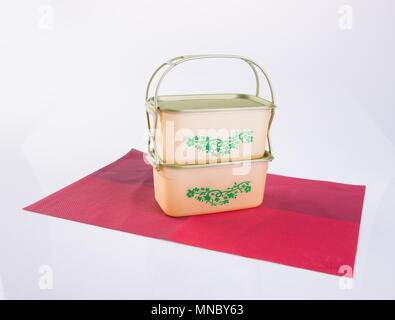 Essen Container Tiffin oder essen Träger auf Hintergrund Stockfoto