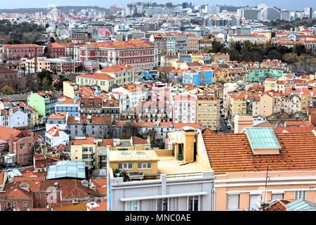 Blick über die Dächer und Gebäude von Lissabon Stockfoto