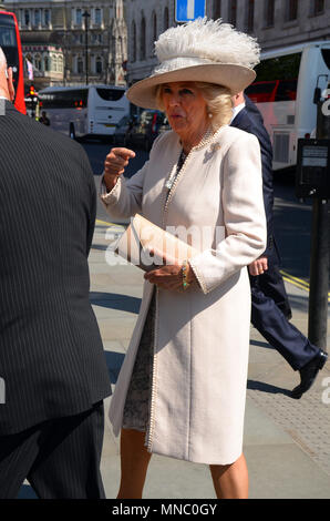 London, UK, 15. Mai 2018 Prinz Charles und Camilla, Herzogin von Cornwall kommen an St Martin-in-the-Fields auf dem Trafalgar Square. Stockfoto