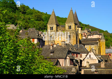 Wunderschöne Aussicht auf mittelalterdorf von Conques, Royal, Frankreich. Stockfoto