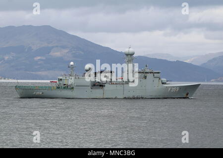 KDM Vaederren (F 359), eine Thetis-Klasse Fregatte vom Royal Danish Navy betrieben, vorbei an Gourock bei der Ankunft für Übung gemeinsame Krieger 18-1. Stockfoto