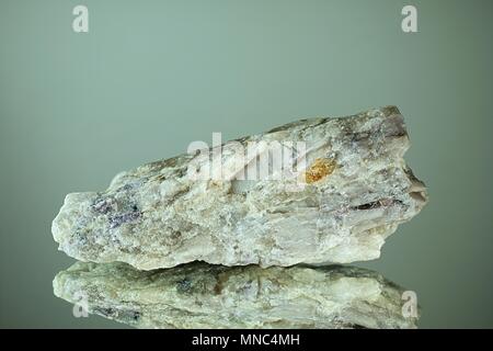 Lithium-ionen Mineral spodumene aus Haapaluoma, Finnland Stockfoto