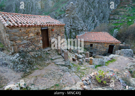 Wassermühlen in der geologischen Park von Penha Garcia. Beira Baixa, Portugal Stockfoto