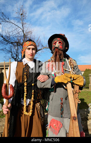 Die 'carocho' und die 'lha'. Traditionelle Winter feste in Constantim. Tras-os-Montes, Portugal Stockfoto