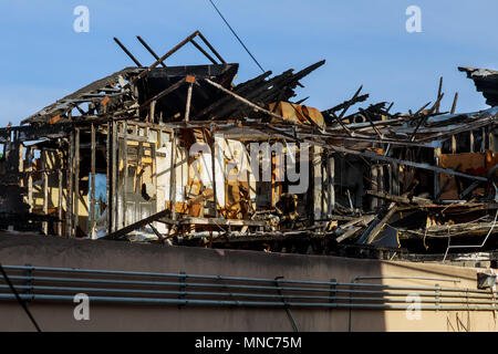 Holzhaus nach Feuer verbrannt. Detail Bilder von einem Haus, das nach einem großen housefire aufgegeben wurde. Stockfoto
