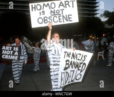 UNIVERSAL CITY, CA - 6. SEPTEMBER: Atmosphäre von Demonstranten am 7. jährlichen MTV Video Music Awards protestieren am 6. September 1990 bei Universal Amphitheater in Universal City, Kalifornien. Foto von Barry King/Alamy Stock Foto Stockfoto