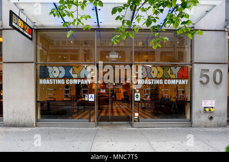 Brooklyn Rösterei, 50 W 23 St, New York, NY. aussen Storefront der Coffeeshop im Stadtteil Chelsea in Manhattan. Stockfoto