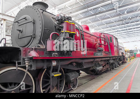 Die Bahn Workshops halten viele Sorten von Lokomotiven. Diese Dampfmaschine ist nur einer von vielen Stockfoto