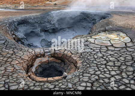 Fumarolen, Solfatars, solfatara Feld am Vulkan Námafjall, Schlamm Topf, hohe Temperatur Námaskarð oder Namskard Stockfoto