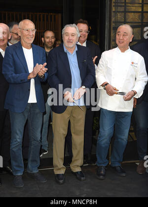 Foto muss Gutgeschrieben © Alpha Presse 079965 15/05/2018 Meir Teper Robert De Niro und Nobu Nobuyuki Matsuhisa Nobu Hotel London Shoreditch starten In London Stockfoto