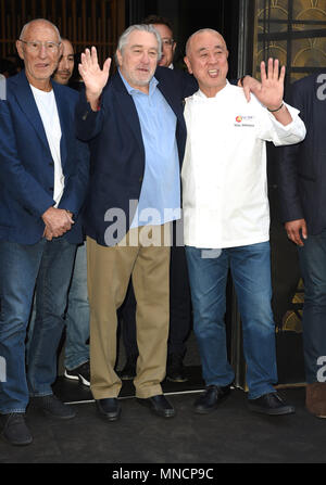 Foto muss Gutgeschrieben © Alpha Presse 079965 15/05/2018 Meir Teper Robert De Niro und Nobu Nobuyuki Matsuhisa Nobu Hotel London Shoreditch starten In London Stockfoto