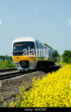 Chiltern Railways Class 165 Zug in der Nähe von King's Sutton, Northamptonshire, Großbritannien Stockfoto