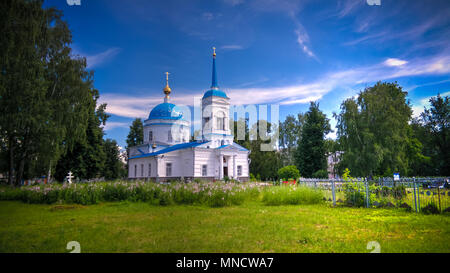 Außenansicht der Kirche der Fürsprache der Heiligen Jungfrau, Gorodets,, Russland Stockfoto