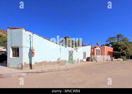 Bunte traditionelle Häuser in den Straßen der Mission San Ignacio, Baja California, Mexiko Stockfoto