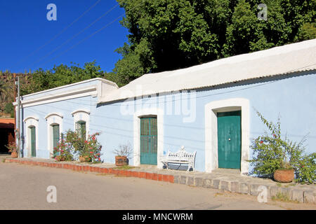 Bunte traditionelle Häuser in den Straßen der Mission San Ignacio, Baja California, Mexiko Stockfoto