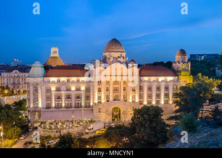 Budapest, Ungarn - 12. Mai 2018: Night Shot des Gellert Spa und Hotel Stockfoto