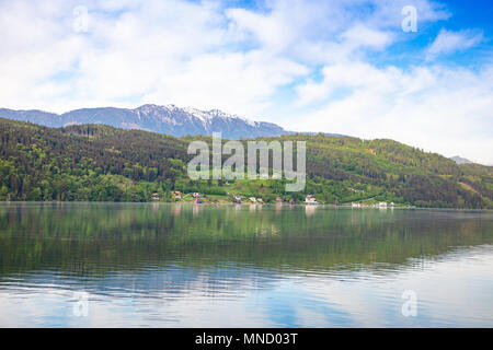Blick auf den Ossiacher See, See in Kärnten im Süden Österreichs Stockfoto